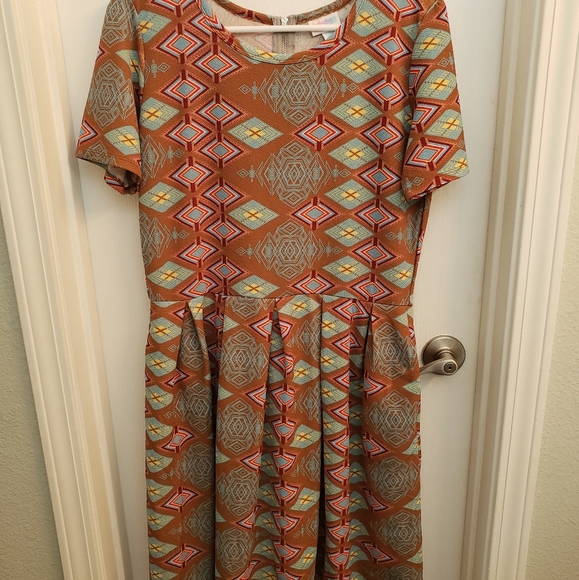 LuLaRoe Dresses & Skirts - Lularoe Amelia size 2xl